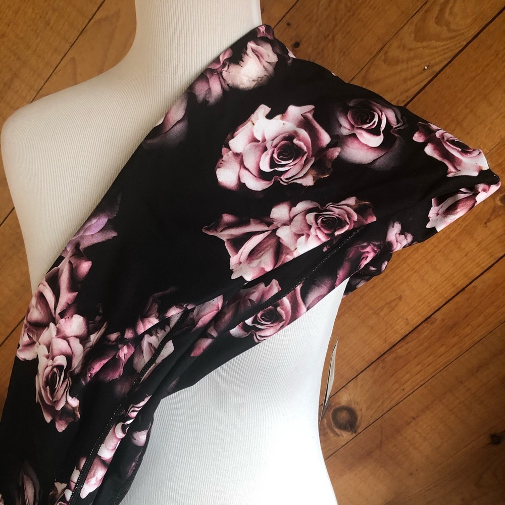 Torrid workout leggings black pink roses size 0